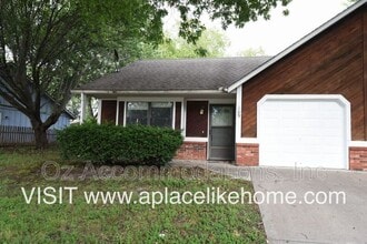 Building Photo - 109 SE Greystone Dr