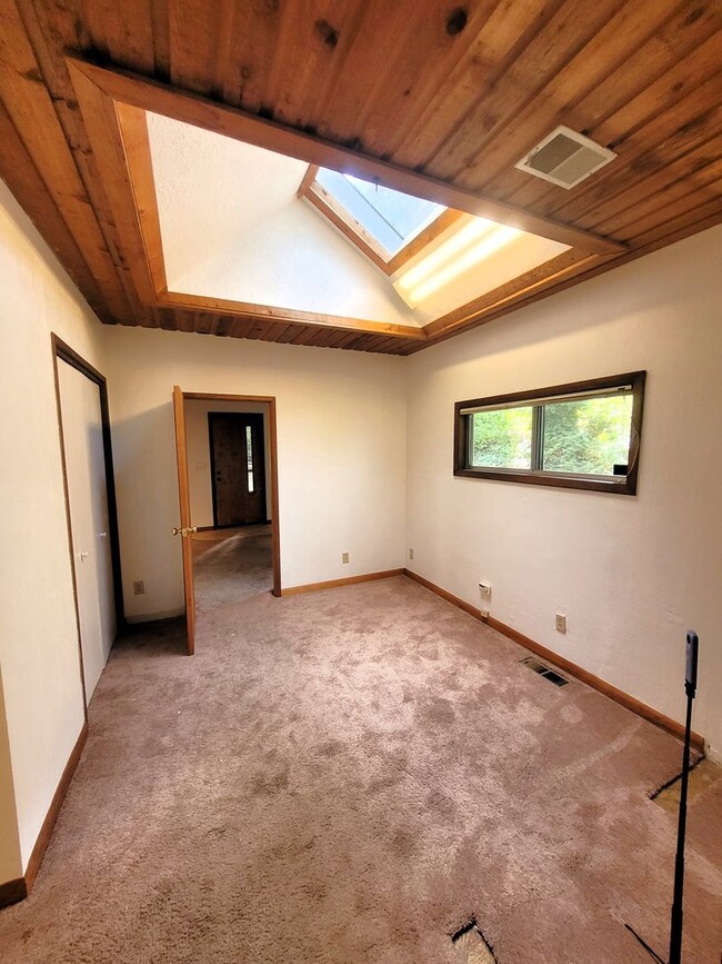 Building Photo - Cabin Style Home, 2 Bedroom - Bellingham, Toledo St