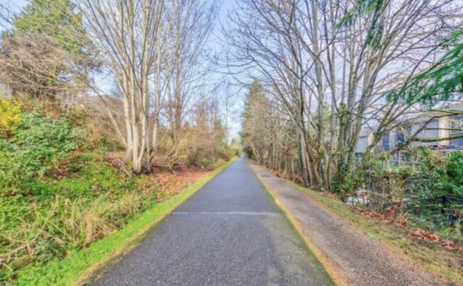 Private access to the Burke Gilman trail system - 7309 Sand Point Way NE