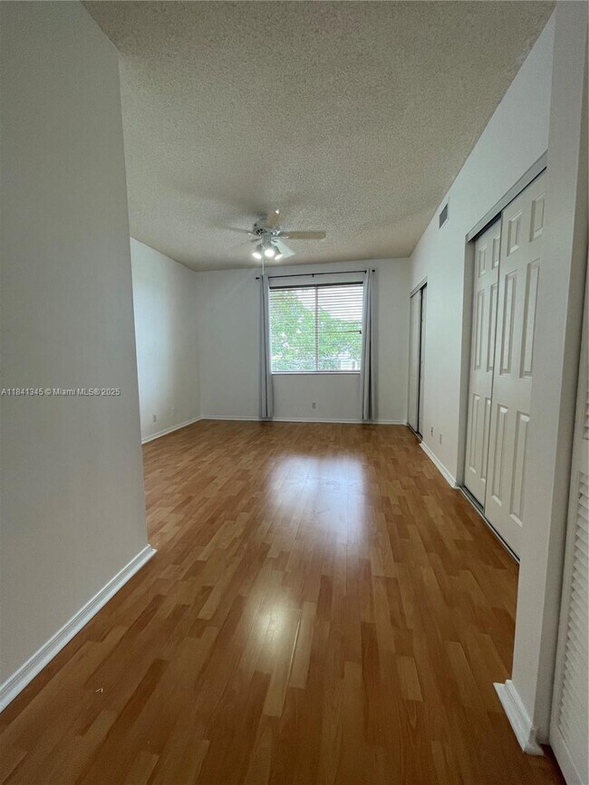 Building Photo - 207 Mallory Ct