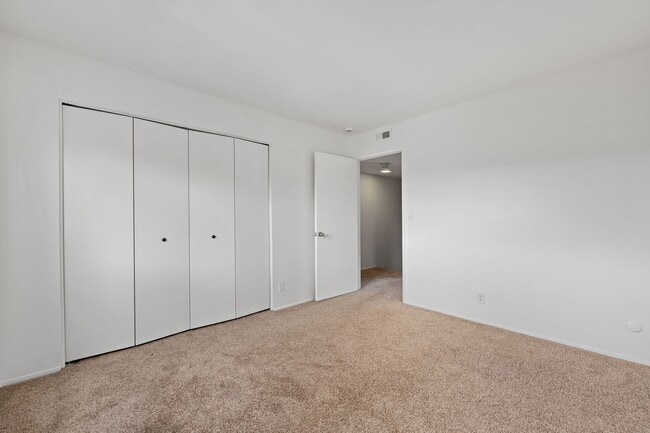 Building Photo - 5430 Linda Vista Rd