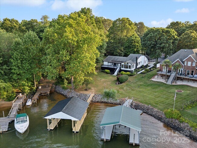 Building Photo - 4954 Moonlite Bay Dr