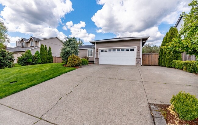 Building Photo - 4-Bedroom, 2-Bathroom Rambler with Beautiful Features and Mountain Views!