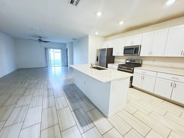 Building Photo - 2505 Leonia Ln