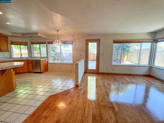 Building Photo - 115 Bermuda Ct