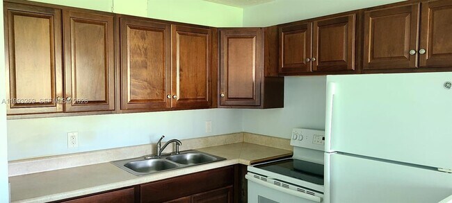 Building Photo - 7 Fanshaw A