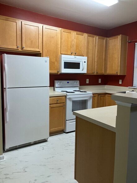 Kitchen - 1013 Goldmist Ln