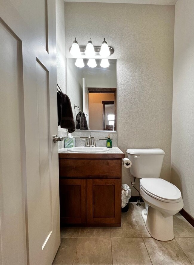 Building Photo - Elegant 3 Bedroom 2.5 Bathroom Home