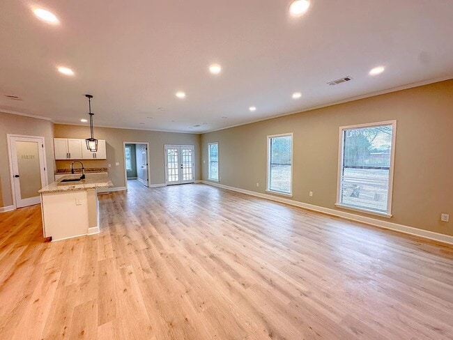 Building Photo - 232 Sylvan Rd