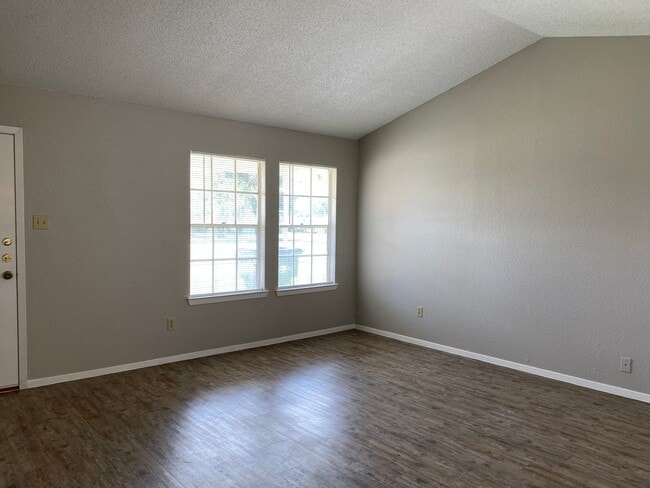 Building Photo - 510 Willowbend Cove