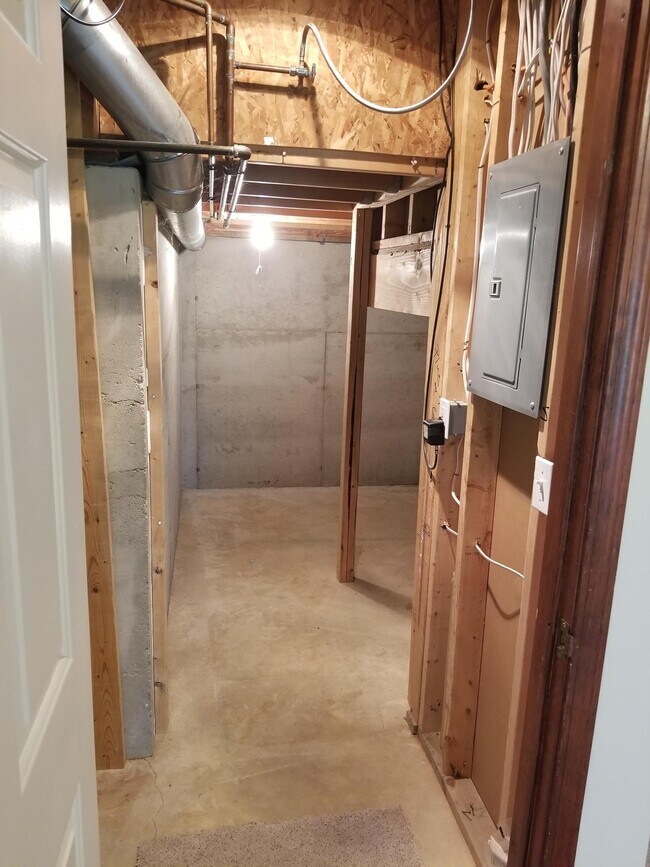 Building Photo - 1623 Lamberton Lake Dr NE