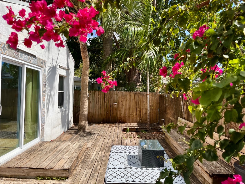 Building Photo - 679 NE 87th St