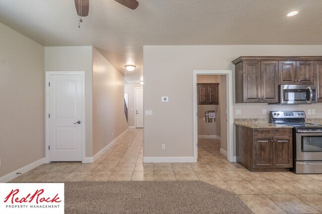 Building Photo - Dog Friendly, Pleasant 4 Bedroom, 2.5 Bathroom Townhome