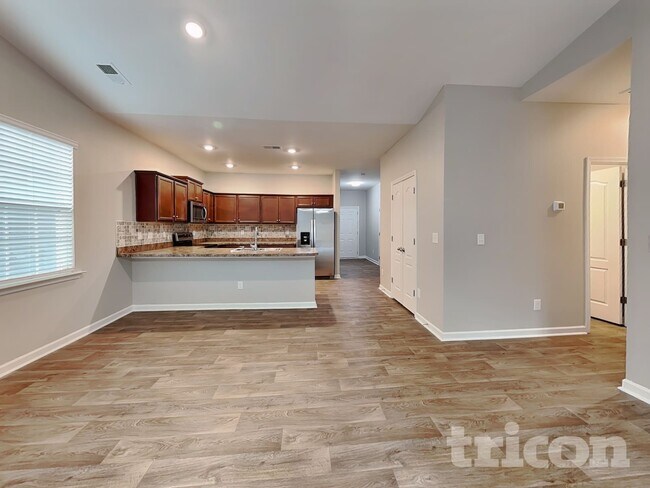 Building Photo - 1250 Aurora Glen Dr