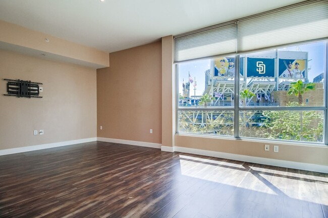 Building Photo - Spectacular Downtown 2-Bedroom Condo with ...