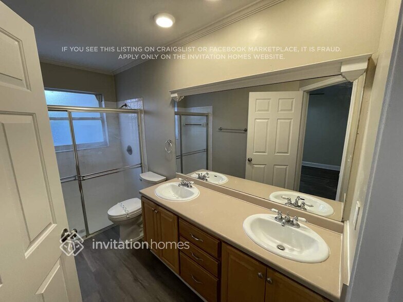 Building Photo - 2880 NW 68th Ln