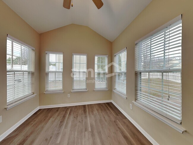 Building Photo - 5279 Crosswinds Rd