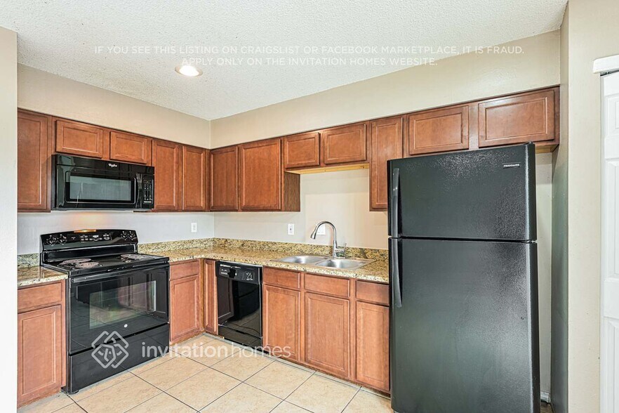 Building Photo - 806 Gigi St