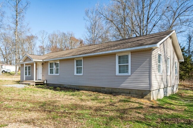 Building Photo - Move-In Ready 4BR with Renovated Interiors...