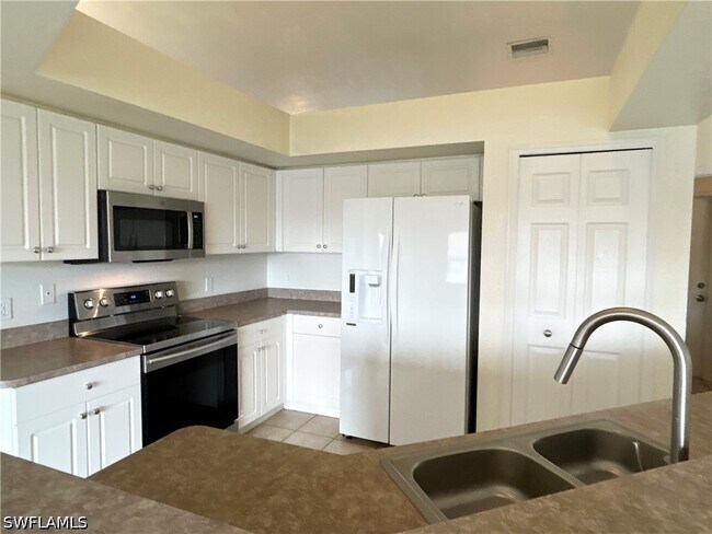 Building Photo - 6143 Hendley Ct