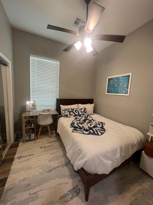 Building Photo - 5bd/3ba Adorable Home Available for Next School Year!