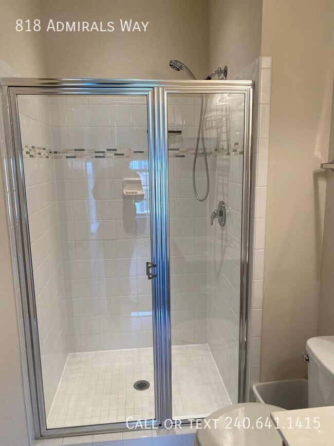 Building Photo - 818 Admirals Way