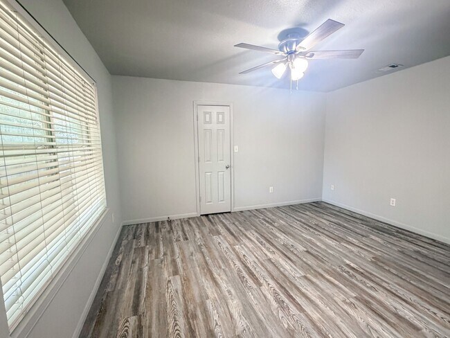 Building Photo - 4705 John David Dr