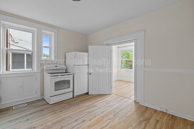 Building Photo - 4301 S 38th St