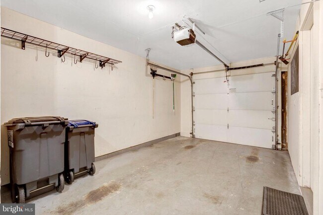 Building Photo - 4255 Sleepy Lake Dr