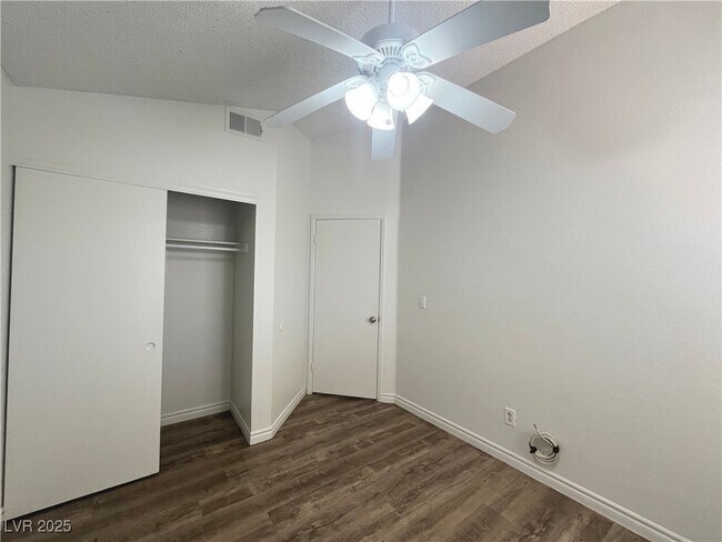 Building Photo - 1537 N Canyon Rose Way