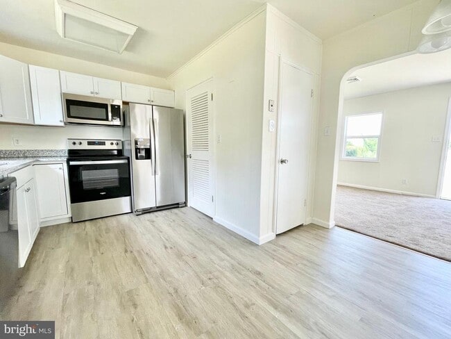 Building Photo - 1416 S Governors Ave