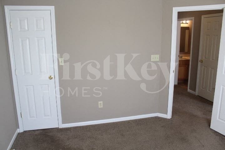 Building Photo - 10 S Burkhart Dr