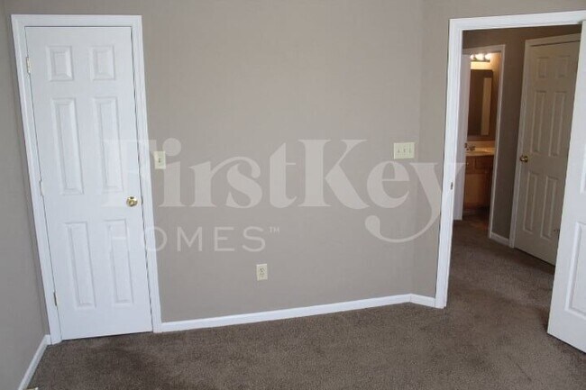 Building Photo - 10 S Burkhart Dr