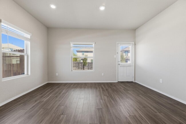 Building Photo - 186 Porcupine Ln