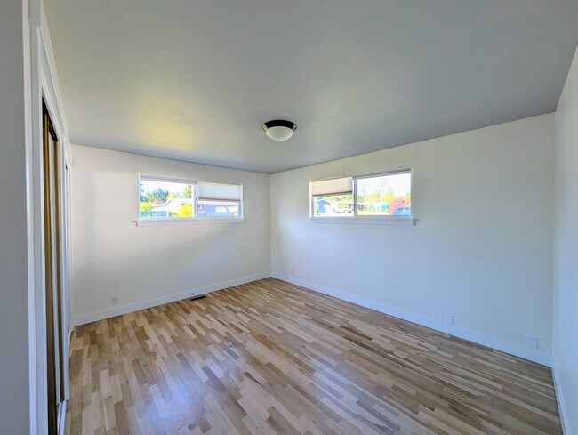 Building Photo - Refined 4BR House + private office, EV, ga...