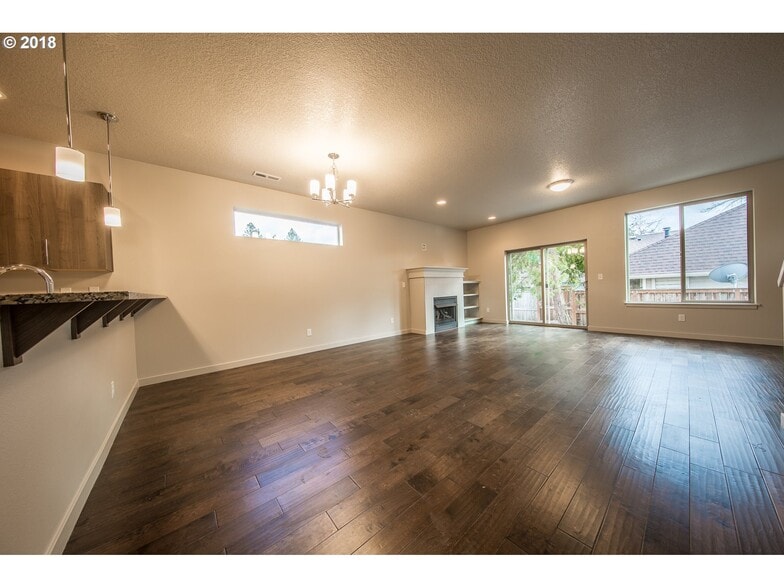 Building Photo - 14450 SW Aiken Ln