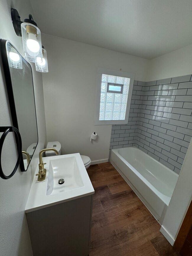 Building Photo - 3 Bedroom SFH in Bayview