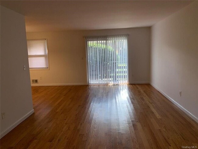 Building Photo - 138 New Holland Village