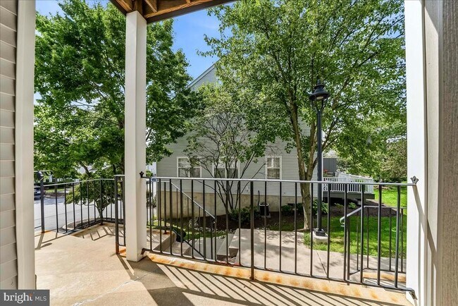 Building Photo - 347 Huntington Ct