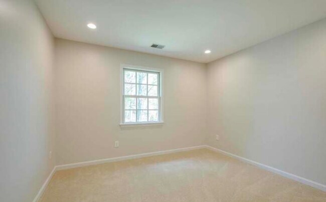 Building Photo - 3436A Holly Rd