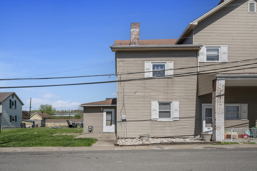 Building Photo - 702 Locust St
