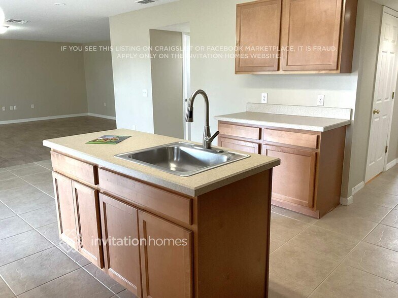 Building Photo - 1765 Sawgrass Dr SW