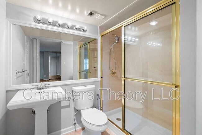 Building Photo - 309 Yoakum Pkwy