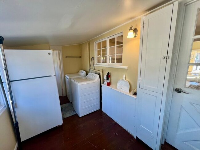 Building Photo - Charming 2 bedroom home in Pacific Grove!