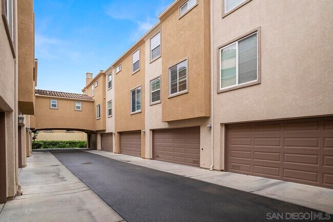 Building Photo - 644 Hatfield Dr