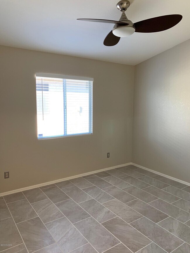 Building Photo - 8824 S Desert Rainbow Dr