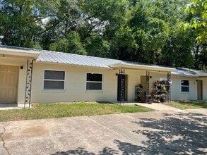 Building Photo - Available now. Upgraded studio!