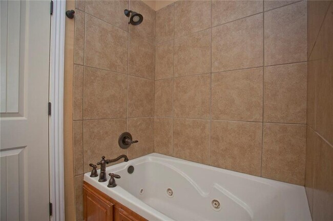 Building Photo - 4902 SW Fieldstone Blvd