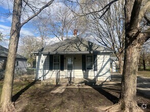 Building Photo - 104 S West