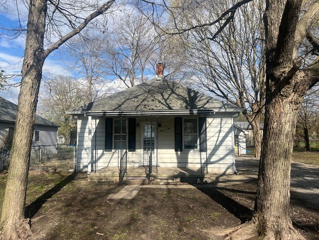 Primary Photo - 104 S West